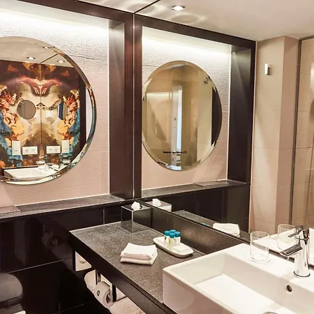 Vier Jahreszeiten Kempinski Muenchen Buitenkant foto Bathroom