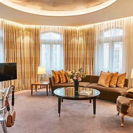 Vier Jahreszeiten Kempinski Muenchen Buitenkant foto