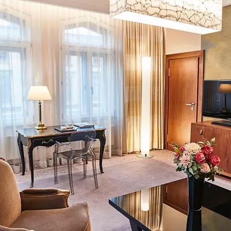 Vier Jahreszeiten Kempinski Muenchen Buitenkant foto
