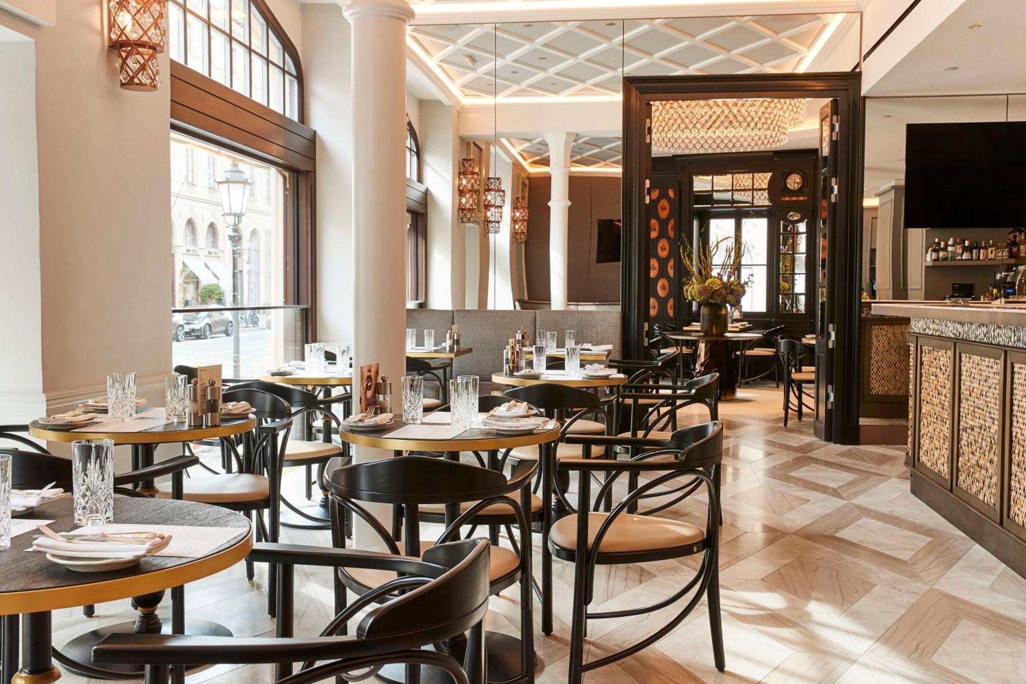 Hotel Vier Jahreszeiten Kempinski 5*