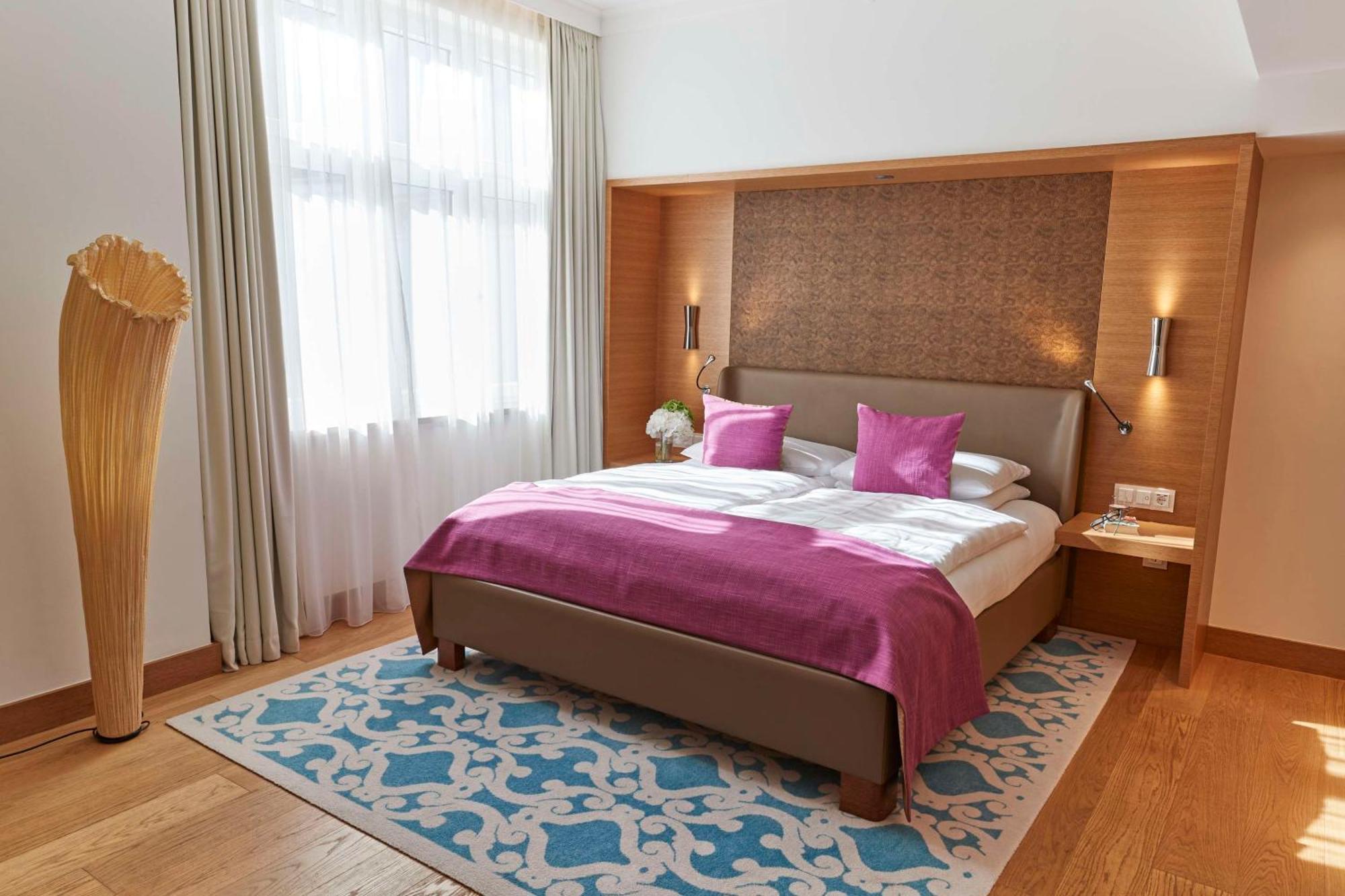 Vier Jahreszeiten Kempinski Hotel 5*
