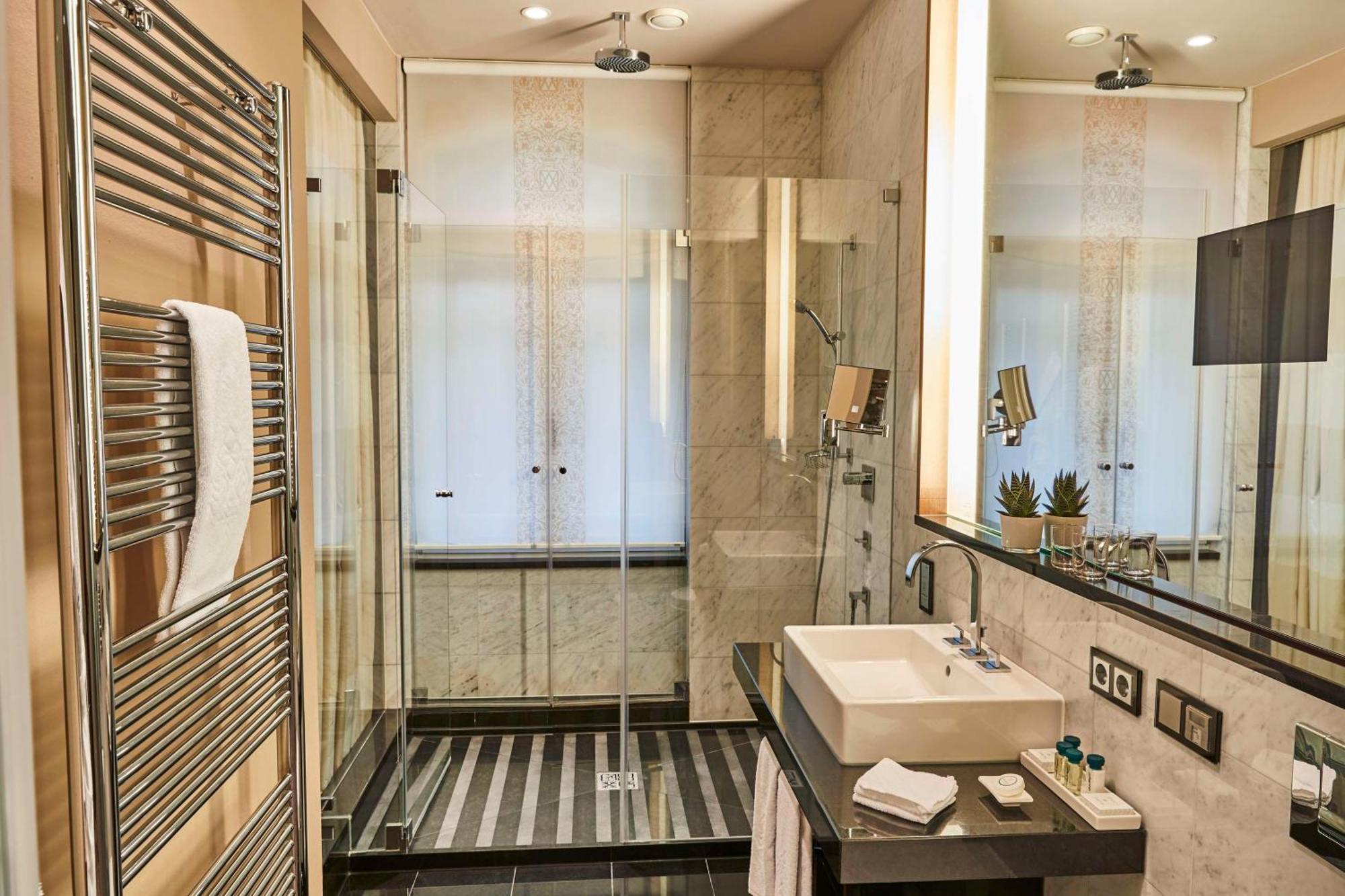 Hotel Vier Jahreszeiten Kempinski 5*