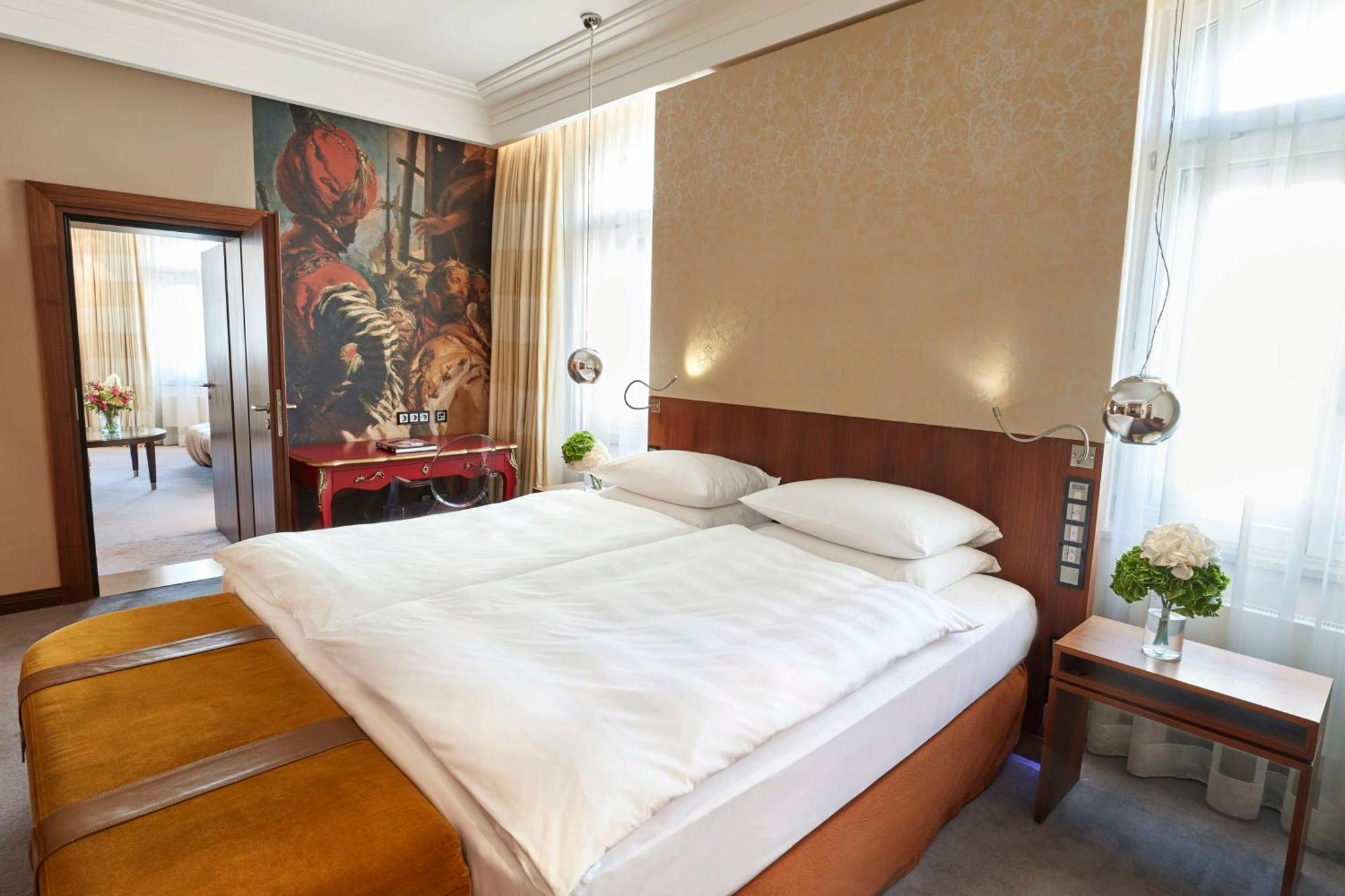 Hotel Vier Jahreszeiten Kempinski 5*