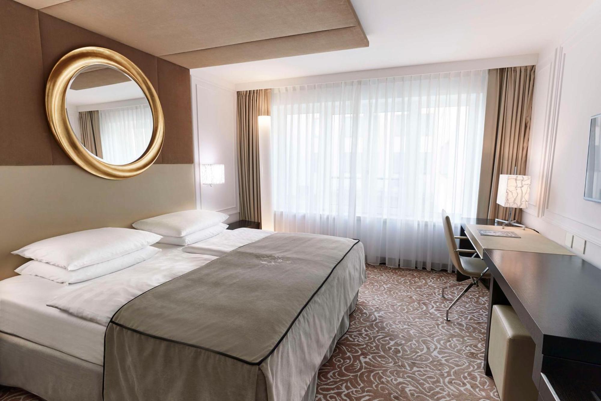 Vier Jahreszeiten Kempinski Hotel 5*