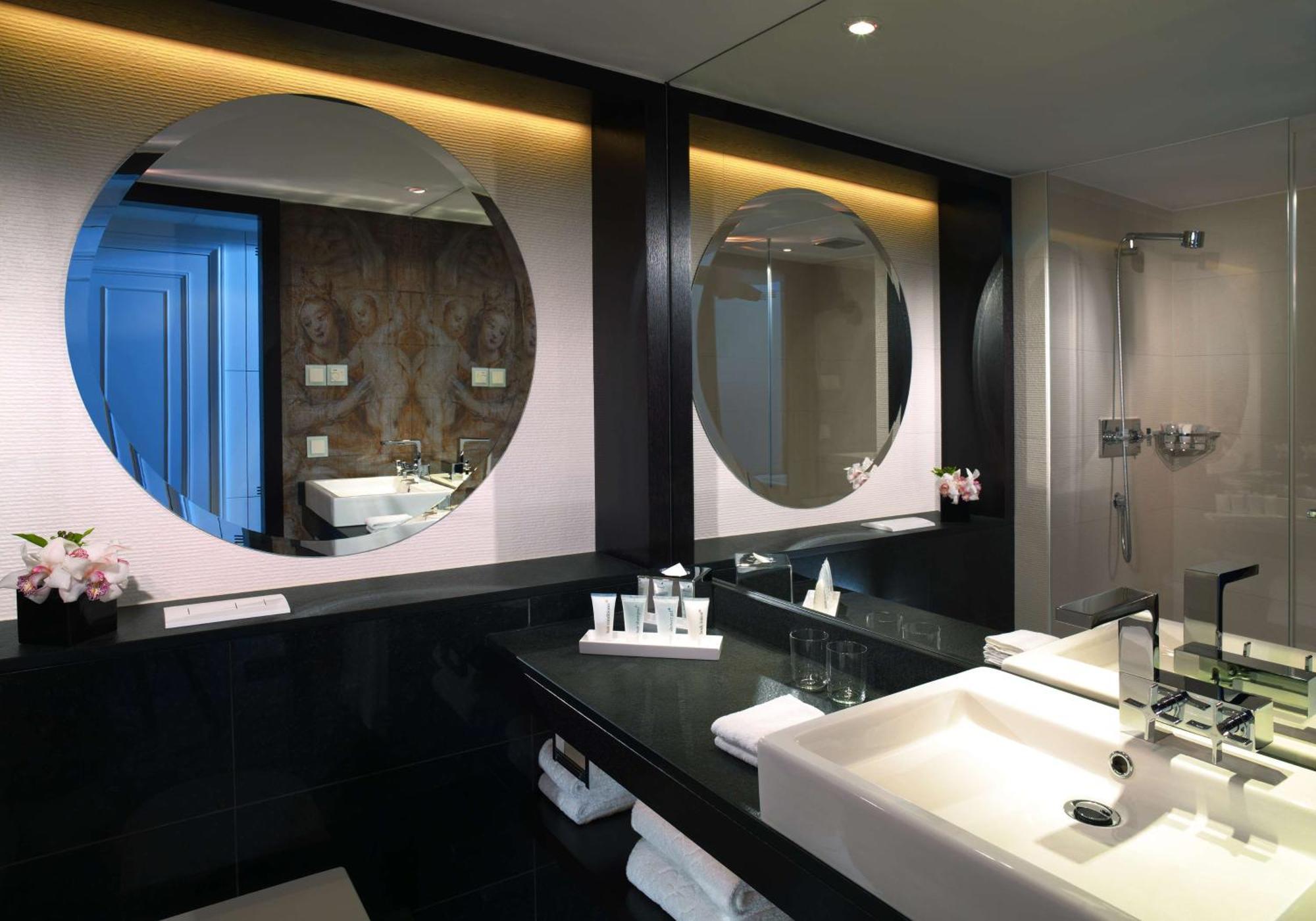 Hotel Vier Jahreszeiten Kempinski 5*