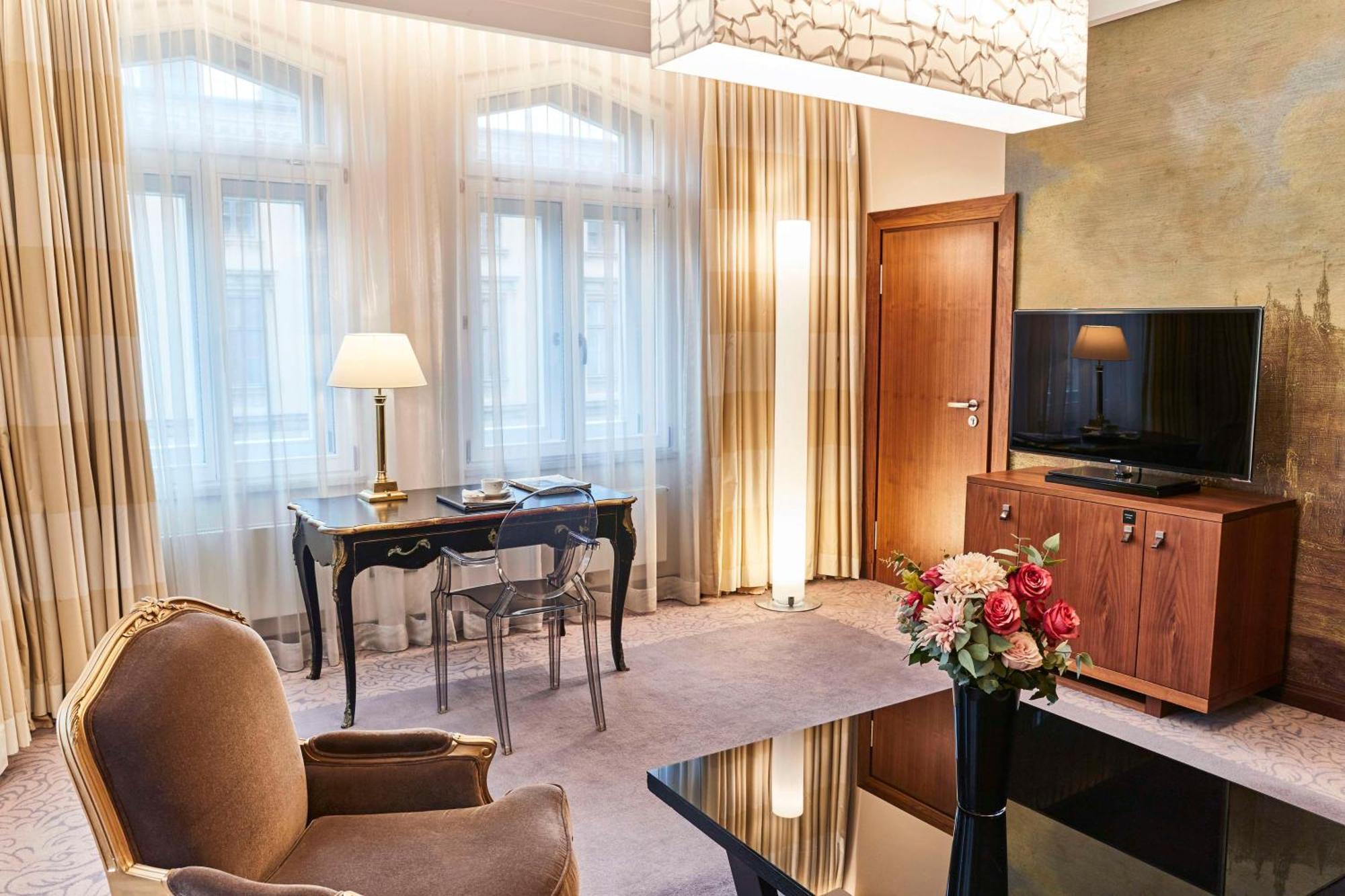 Hotel Vier Jahreszeiten Kempinski 5*