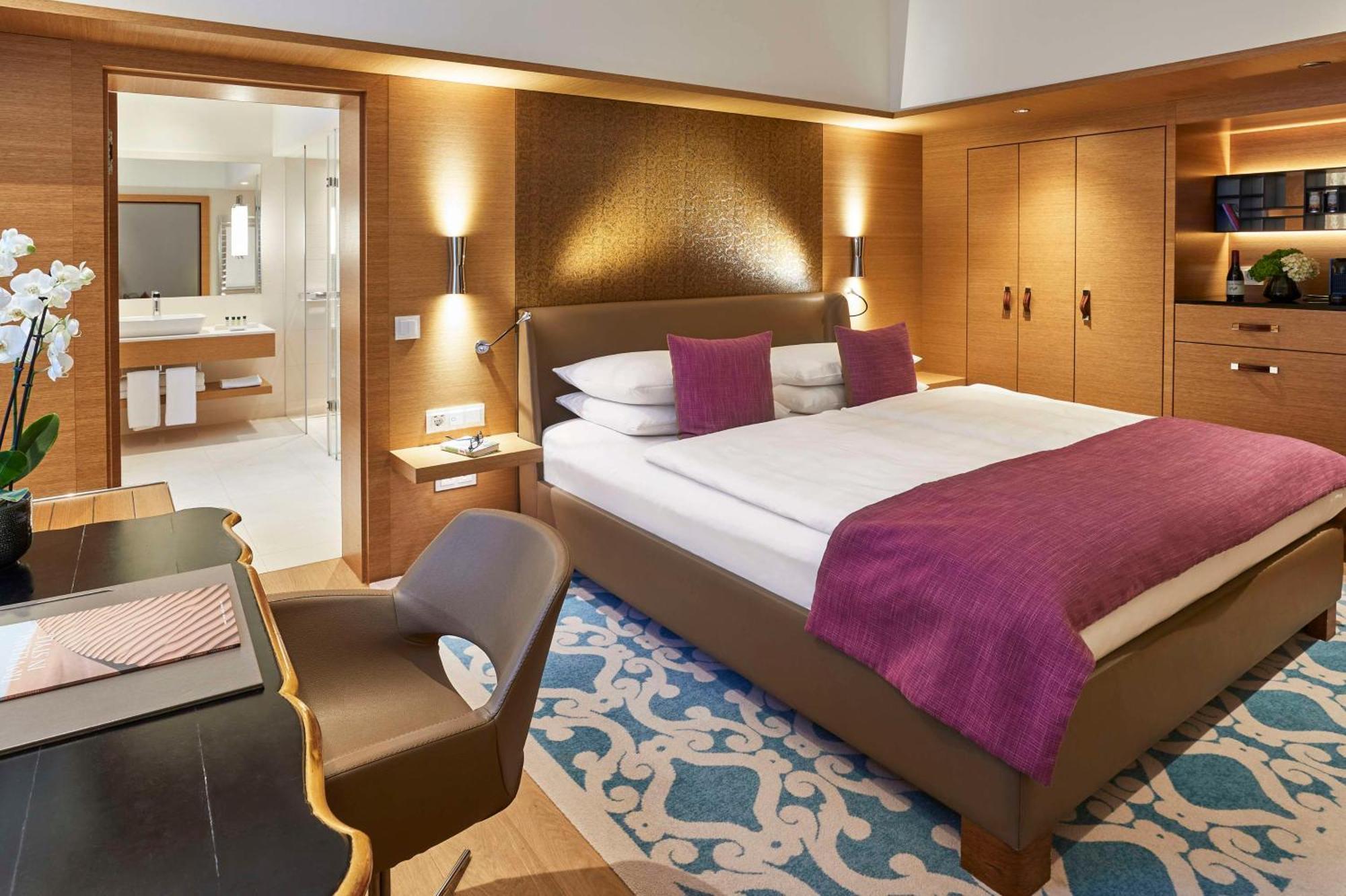 Hotel Vier Jahreszeiten Kempinski 5*